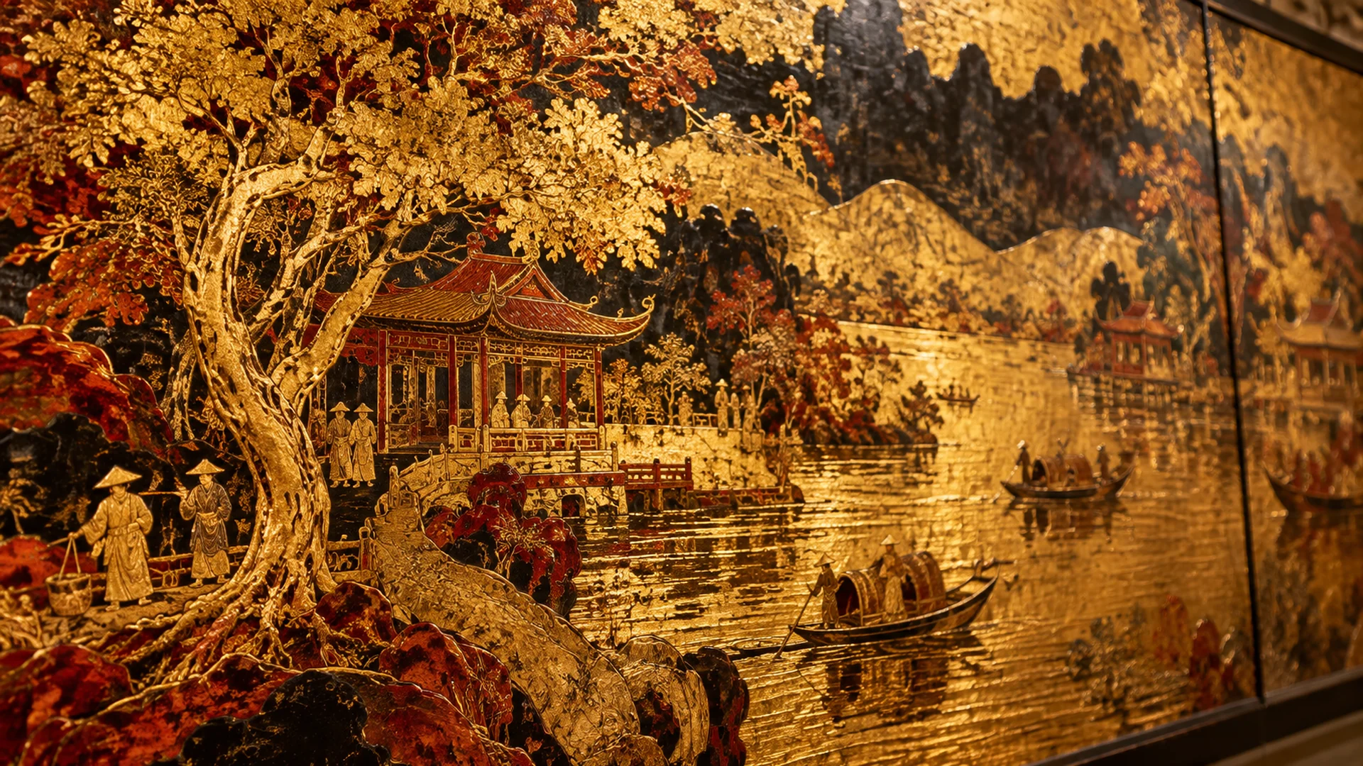 Nghệ sĩ trò chuyện cùng khách tham quan triển lãm